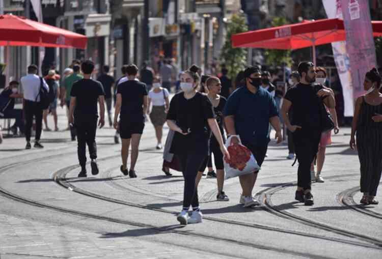 <p><strong>MALATYA</strong><br />
<br />
Malatya'da Kovid-19 tedbirleri kapsamında mesai saatlerinde düzenlemeye gidildi. İl genelinde 24 Ağustos Pazartesi gününden başlayacak şekilde mesai saatleri sabah 09.00­ - 12.30, öğlen 13.00 -17.30 olarak uygulanacak.</p>
