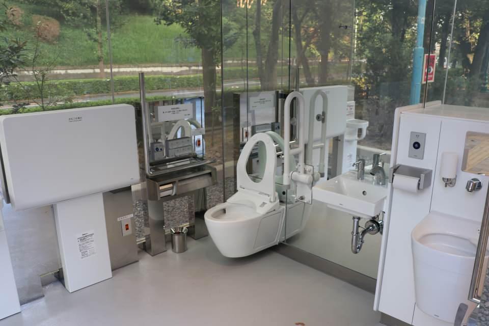 <p>Nippon Vakfı, "eşsiz tuvaletler" mottosuyla halka açık tuvaletlerin yeniden tasarımı kapsamında yürüttüğü "Tokyo Toilet" projesinde, 16 ünlü mimarı bir araya getirdi.</p>
<p> </p>