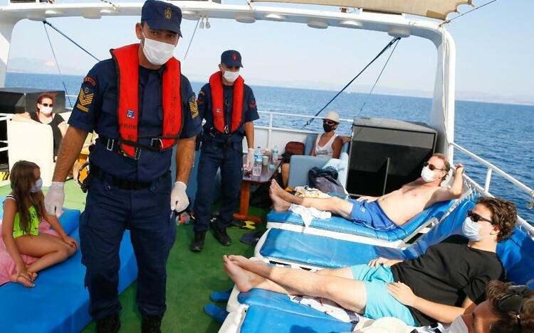 <p>Buna göre 65 yaş ve üstü vatandaşlara yönelik tedbirler şöyle sıralandı:</p>
<p> </p>