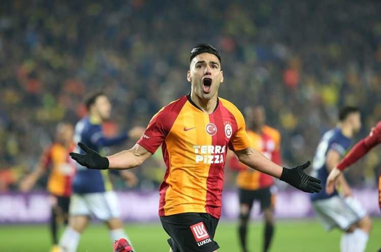 <p>Galatasaray yönetiminin takımda kalacağını açıkladığı Radamel Falcao için AS gazetesi transfer iddiasında bulundu. Haberde, Kolombiyalı golcünün Ocak ayında, David Beckham'ın sahibi olduğu MLS ekibi Inter Miami'ye gidebileceği yer aldı.</p>
