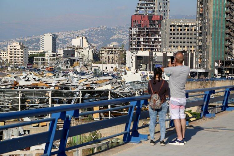 <p>Ancak ülke, tarihindeki en zorlu ekonomik krizlerden birinin pençesindeyken Beyrut, 4 Ağustos Salı günü 2 bin 750 ton amonyum nitratın infilak etmesiyle yeni bir felaketin ortasına düştü.</p>

<p> </p>
