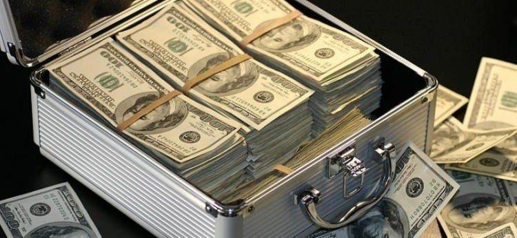 <p>Dünyanın en zengin isimleri belli oldu. FORBES, "Dünya Milyarderleri" listesini açıkladı. Listede 40 Türk yer alırken, Türklerin toplam serveti 72,4 milyar dolara yükseldi.</p>
<p>İşte dünyanın en zengin isimleri ve şirketleri...</p>