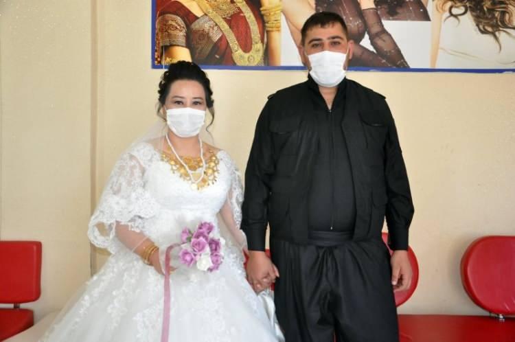 <p>Moğolistan'da yaşayan Selenge Nergvi İstanbul'da bulunduğu dönemde, burada telefon satıcılığı yapan Yüksekovalı Sinan Arslan ile tanıştı. Çift evlenmeye karar verdi.</p>
