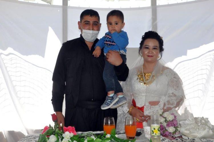 <p>Ailelerinin de onayını aldıktan sonra harekete geçen çiftten Nergvi, İstanbul'da Müslüman olarak Fatma adını aldı.</p>
