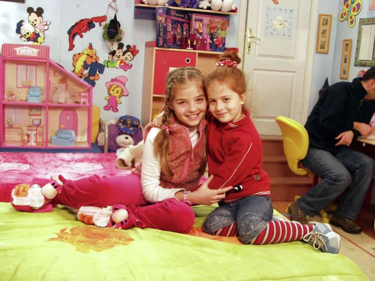 <p>GİZEM G&Uuml;VEN VE ZEYNEP &Ouml;ZKAYA</p>

<p>&Ccedil;ocuk yaştan bu yana&nbsp; oyunculuk yapan iki isim halen Sihirli Annem dizisindeki rolleriyle hatırlanıyorlar.</p>
