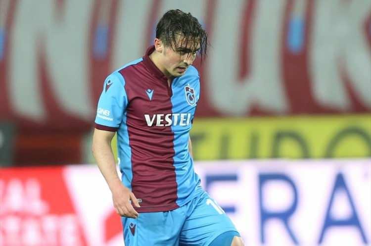 <p>İtalya'da sezona damga vuran Atalanta, Trabzonspor'dan Abdulkadir Ömür'ün durumunu sordu. Trabzonspor resmi teklif beklerken bordo-mavililer genç oyuncu için 25 milyon euro istiyor. (FANATİK)</p>
