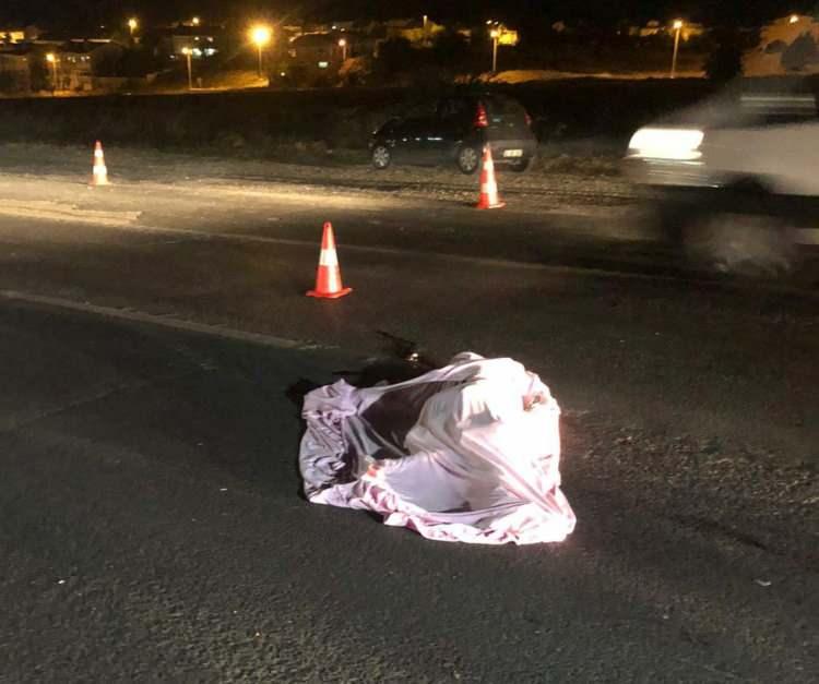 <p>Genç adamın cenazesi nöbetçi savcının yaptığı incelemelerin ardından adli tıp kurumuna gönderildi. Kazayla ilgili soruşturma başlatıldı.</p>