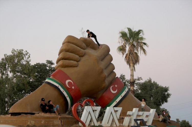 <p>Türkiye'nin, Birleşmiş Milletler Sözleşmesi'nin 51'inci maddesinden kaynaklanan meşru müdafaa hakkı kapsamında, güvenliğini tehdit eden terör örgütü DEAŞ başta olmak üzere Suriye'nin kuzeyinde mevcut teröristleri etkisiz hale getirmek ve sınır güvenliğini sağlamak için 24 Ağustos 2016'da başlattığı Fırat Kalkanı Harekatı'nın üzerinden 4 yıl geçti.</p>
<p> </p>