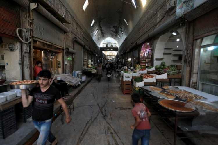 <p>Fırat Kalkanı b&ouml;lgesinde ayrıca bu hizmetlere ilave olarak hastaneler ve sağlık birimleri arasında iletişimi sağlamak, Acil Sağlık ekiplerinin vakaya m&uuml;dahale ve hasta sevklerini etkin y&ouml;netmek amacıyla Ambulans Telsiz İletişim Sistemi kuruldu.</p>
