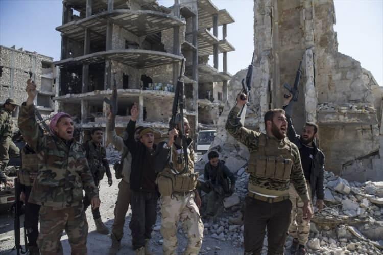 <p>Yerel meclisler, b&ouml;lge sakinlerine yerel kimlik kartları, ehliyet ve ara&ccedil; plakları vererek b&ouml;lgede istikrarın ve g&uuml;venliğin sağlanmasında da yer alıyor.</p>
