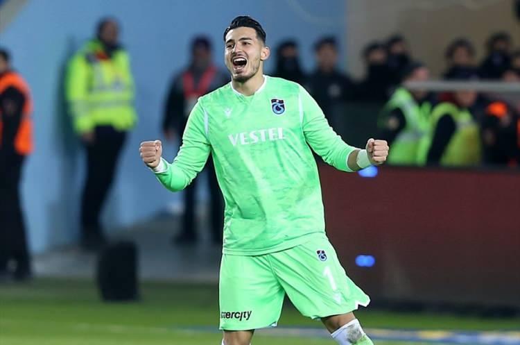 <p>Trabzonspor, Uğurcan Çakır'la uzun süredir ilgilenen Premier Lig ekiplerinden Brighton'ın 15 milyon euro'luk teklifini reddetti. İngiliz ekibinin teklif yükseltmesi bekleniyor. (FANATİK)</p>