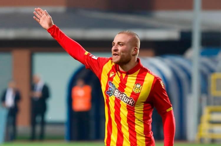 <p>Beşiktaş'ın gündemindeki Gökhan Töre için konuşan Yeni Malatyaspor Başkanı Adil Gevrek, ''Gökhan Töre takasında maaşını karşılayabilecek oyuncular olursa isteriz. Boyd ve Umut Nayir olabilir'' dedi.</p>