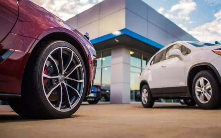 <p>Türkiye pazarında en uygun fiyatlı sıfır kilometre otomobil unvanını 106 bin 900 TL ile Fiat Egea Sedan 1.4 Fire elde ederken, benzin motorlu ve manuel modeller arasında 200 bin TL'nin altında çok sayıda seçenek bulmak da mümkün.</p>
<p> </p>