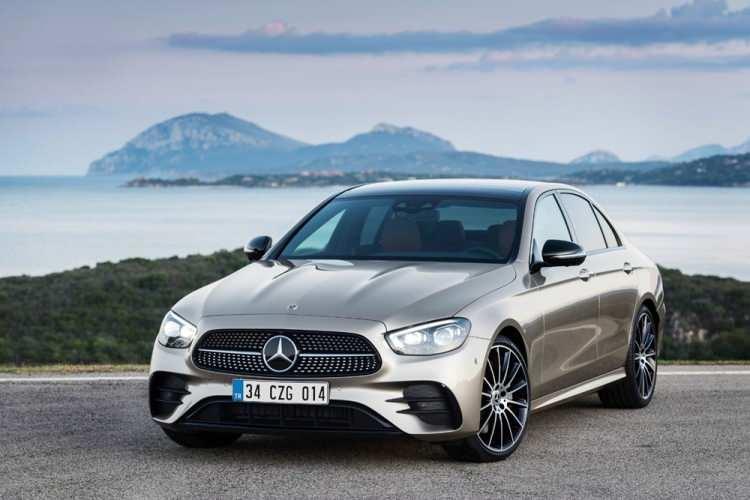 <p><strong>YENİ MERCEDES-BENZ E-SERİSİ</strong></p>

<p>Yeni E-Serisi Sedan, 20 Ağustos itibarıyla E 200 d, E 220 d 4MATIC ve E 63 S 4MATIC+ motor seçenekleri ve Edition 1 paketiyle 754.500 TL’den başlayan fiyatlarla Türkiye’de satışa sunuluyor.</p>
