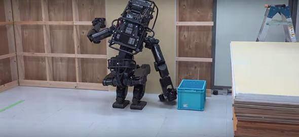 <p>Henüz emekleme aşamasında olmasına karşın oldukça hızlı ve yakın gelecekte robotların neler neler yapabileceğini göstermesi açısından da ilginç bir örnek...</p>

<p> </p>
