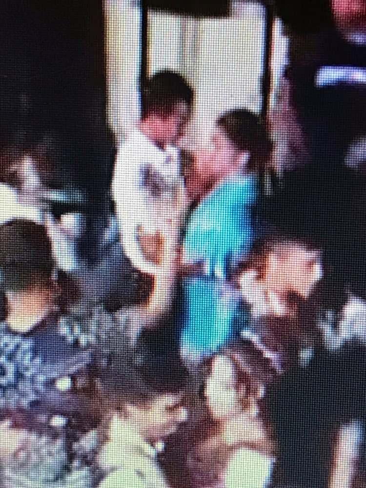 <p>Öte yandan çiftin bir süredir arasının açık olduğu öğrenilirken kızlarının düğünü için dün bir araya geldiği görüntüler ortaya çıktı. Şüpheli Metin Ç.’nin eşi Dudu Çağın ile kızlarının düğününde yaptığı son dans kameralar tarafından kaydedildi.</p>