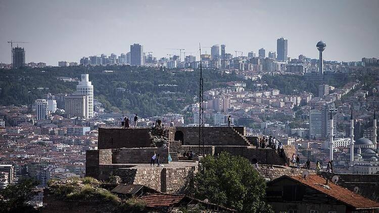 <p>Ankara </p>
<p>Ortalama Konut Metrekare Satış Fiyatı (TL/m2): 1.973<br />
<br />
Ortalama Konut Fiyatı (TL): 264.382<br />
<br />
Geri Dönüş Süresi (Yıl): 17<br />
<br />
Son 1 Yılda Fiyat Değişimi (%): 14,91</p>