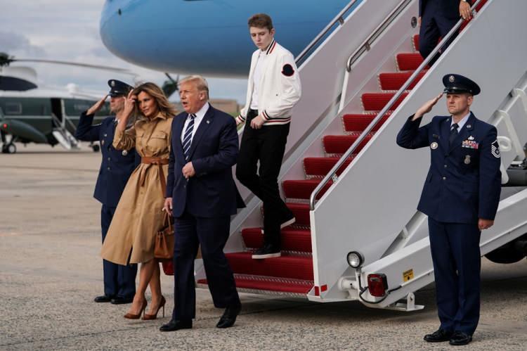 Melania Trump, Donald Trump'ın elini tutmasına izin vermedi