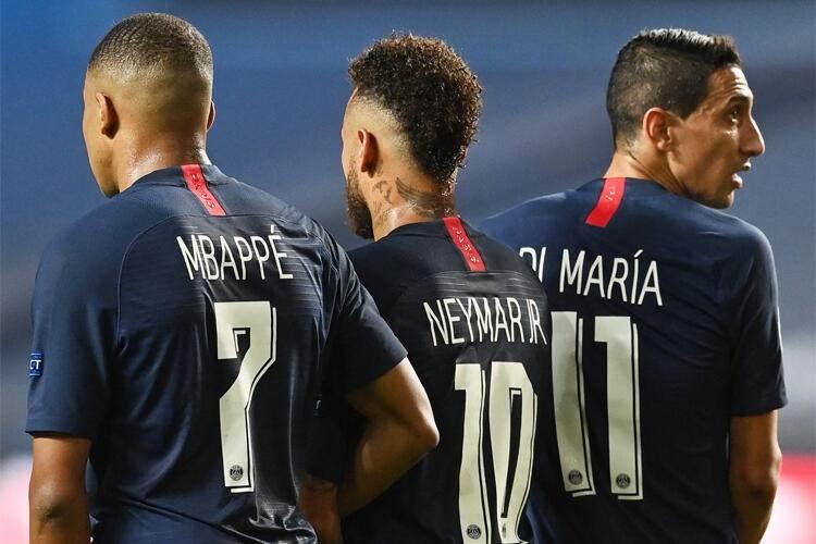 <p>Dün gece oynanan maçta PSG, finale yükselirken takımın Brezilyalı yıldızı Neymar, herkesi şoke eden bir hataya imza attı.</p>
