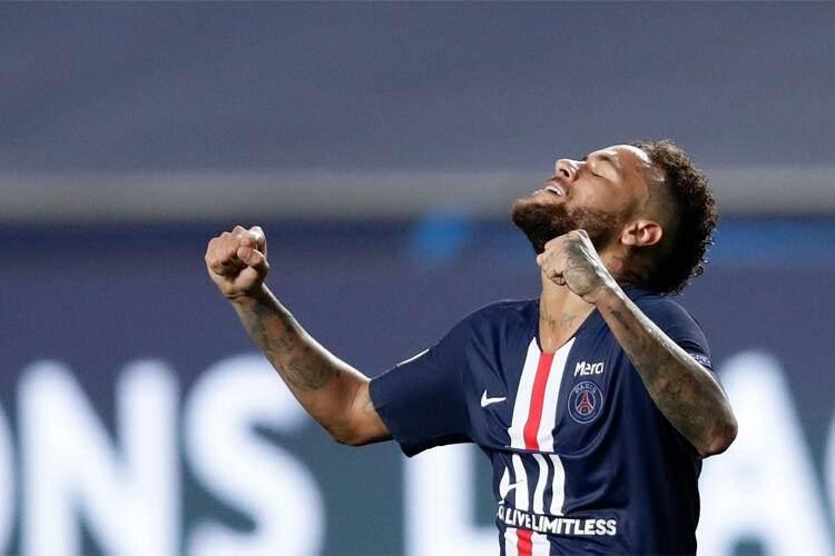 <p>Bu kuralı ihlal eden futbolculara ise 1 maç ceza verilebiliyor ve 12 gün karantina uygulaması yapılabiliyor. Böylece Neymar Lizbon'daki olası Bayern Münih finalini kaçırabilir!</p>