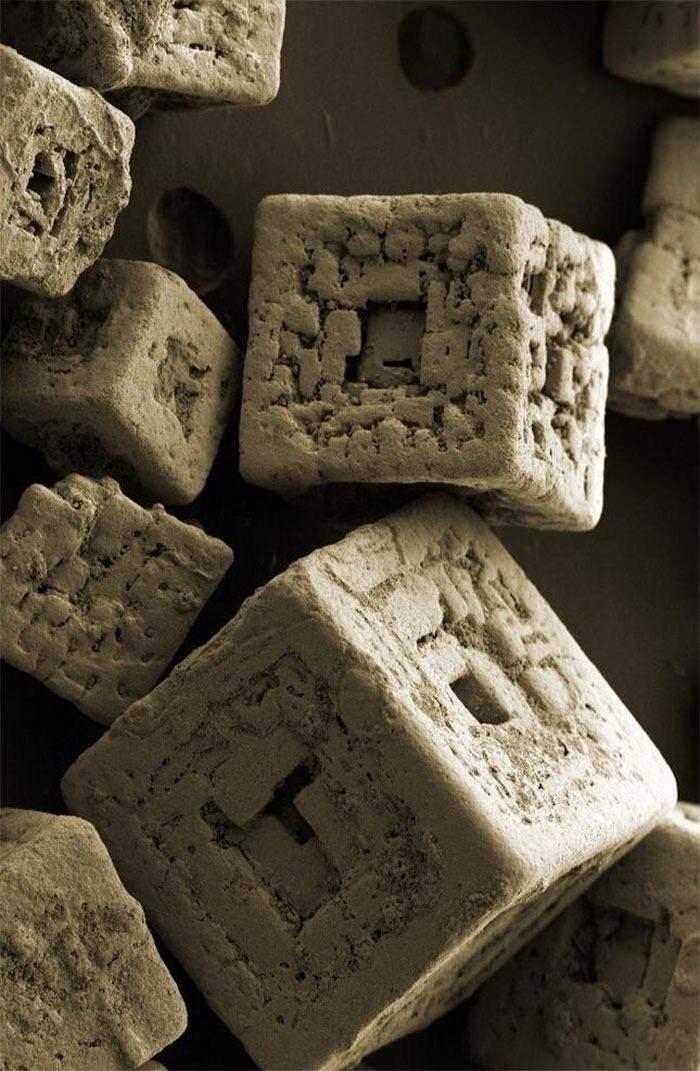 <p>Tuz tanelerinin mikroskop ile görüntüsü.</p>

<p> </p>
