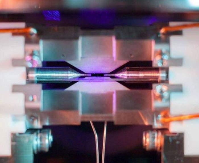 <p>Bir atomun gözle görülebilecek en küçük hali. </p>

<p> </p>
