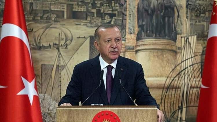 <p>Cumhurbaşkanı Recep Tayyip Erdoğan, Dolmabahçe Sarayı'nda düzenlenen törenle Karadeniz'deki Tuna-1 kuyusunda 320 milyar metreküp doğal gaz bulunduğunu açıkladı. Erdoğan, "Keşfedilen doğal gaz, çok daha zengin enerjinin yalnızca bir parçasıdır." ifadelerini kullandı. Erdoğan'ın bu açıklamasının ardından kulüplerden de destek mesajları geldi.</p>

<p> </p>
