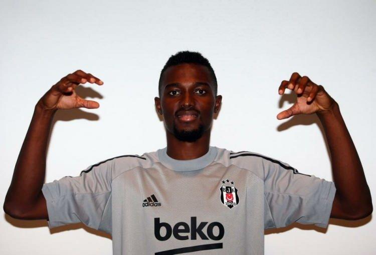 <p>BERNARD MENSAH</p>

<p>Yeni Takımı: Beşiktaş (Kiralık)<br />
Eski Takımı: Kayserispor</p>
