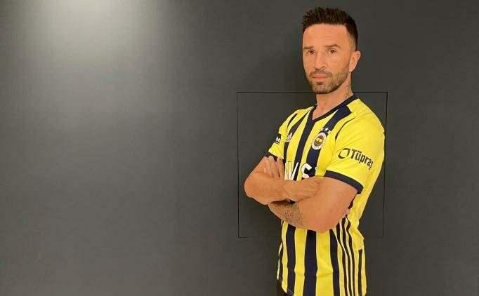 <p>GÖKHAN GÖNÜL</p>

<p>Eski Takımı: Beşiktaş<br />
Yeni Takımı: Fenerbahçe</p>
