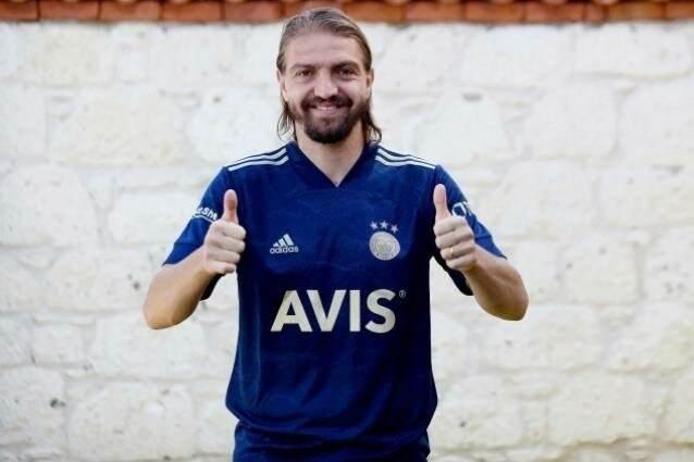 <p>CANER ERKİN</p>
<p>Eski Takımı: Beşiktaş<br />
Yeni Takımı: Fenerbahçe</p>