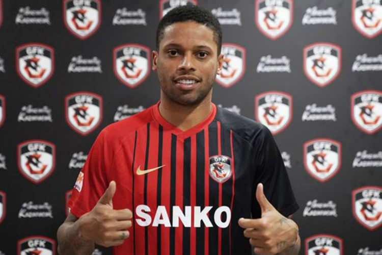 <p>ANDRE</p>

<p>Yeni Takımı: Gaziantep FK<br />
Eski Takımı: Grêmio Foot-Ball Porto Alegrense</p>
