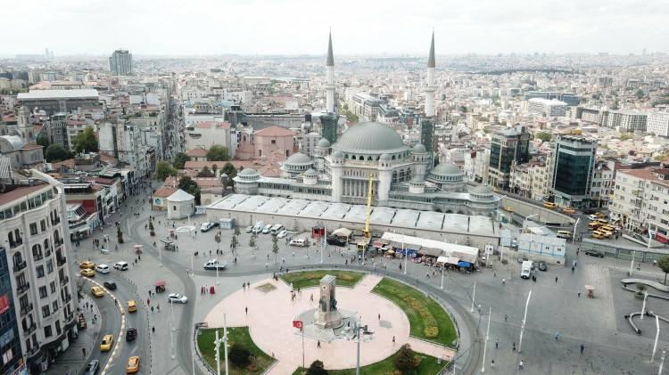 Taksim Camii'nin minareleri tamamen bitti! İşte son görüntüsü .