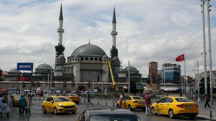 Taksim Camii'nin minareleri tamamen bitti! İşte son görüntüsü .