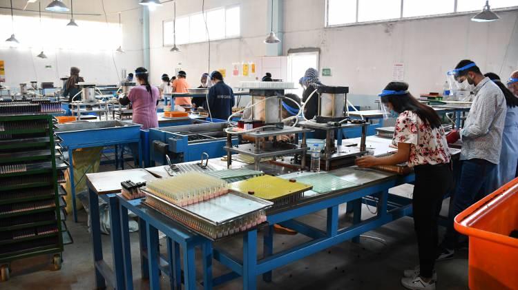 <p> 2018 yılında üretime başladıklarını belirten Karaaslan, şöyle konuştu: “Şu an günde ortalama 200 bin çakmak üretiyoruz ve 120 kişi fabrikamızda çalışıyor. </p>