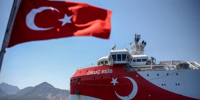 <p>Boyu 86, genişliği 22 metre olan gemi, yakıt ve su depolarıyla erzak depoları tam dolu şekilde göreve çıktığında 35 gün boyunca denizde kalabiliyor. Ekonomik ömrü 30 yıl olan gemide, 28'i araştırmacı, 27'si gemi adamı olmak üzere 55 personel görev yapıyor. Gemide değişik açılarda aktif 35 kamera bulunuyor.</p>
<p> </p>