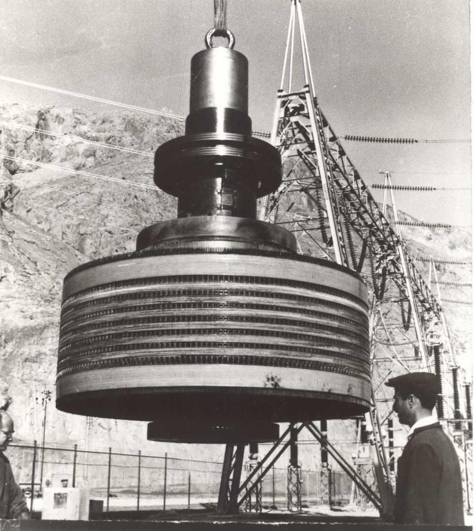 <p><strong>Yapım aşaması resimlerle kayıt altına alındı</strong></p>
<p> Bu arada, Devlet Su İşleri (DSİ), söz konusu baraj inşaatının 1966-1974 yılları arasında yapım çalışmalarını fotoğraflarla kayıt altına aldı. </p>