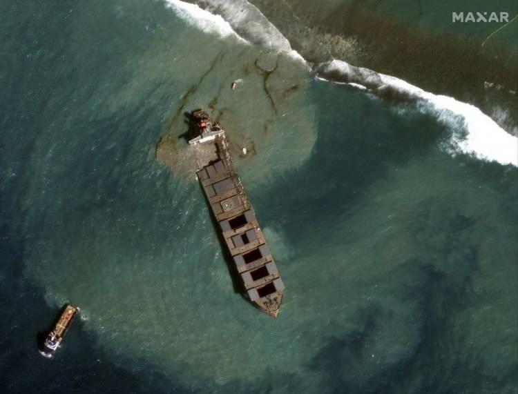 <p>Afrika kıtasına bağlı ada ülkesi Mauritius'ta geçtiğimiz ay karaya oturduktan sonra petrol sızdıran yük gemisinin ardından bölgede en az 17 yunus ölü bulundu.</p>

<p> </p>
