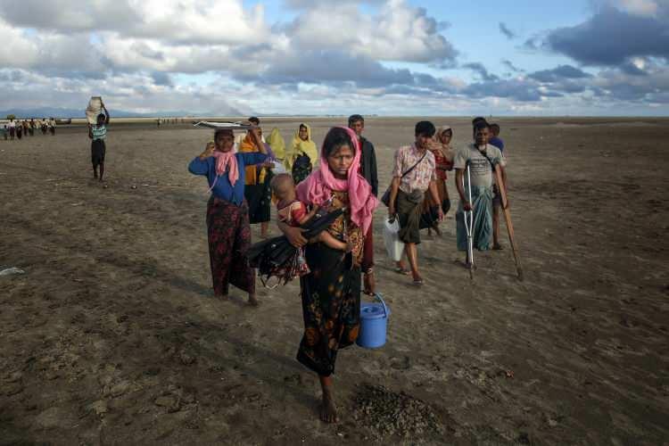 <p>Arakan eyaletinde devam eden çatışmaların bölgedeki tüm toplulukları olumsuz etkilediğine işaret eden Bachelet, Bangladeş'e sığınan Arakanlı Müslümanlar için güvenli, onurlu ve sürdürebilir geri dönüş koşullarının halen mevcut olmadığının altını çizdi.</p>

<p> </p>
