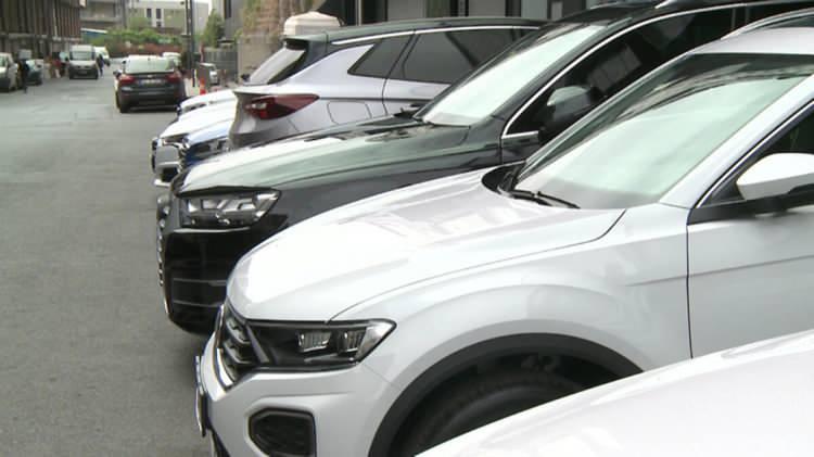 <p>Bu grup otomobillere uygulanan ÖTV oranlarında artışa gidilirken, 1600 cc altında olup yerli imalatın yoğunlaştığı alanda da vergisiz satış bedeli 70 bin liradan 85 bin liraya artırılarak yerli üreticiye ve yerli sanayiye destek verilmesi amaçlandı. </p>
<p> </p>