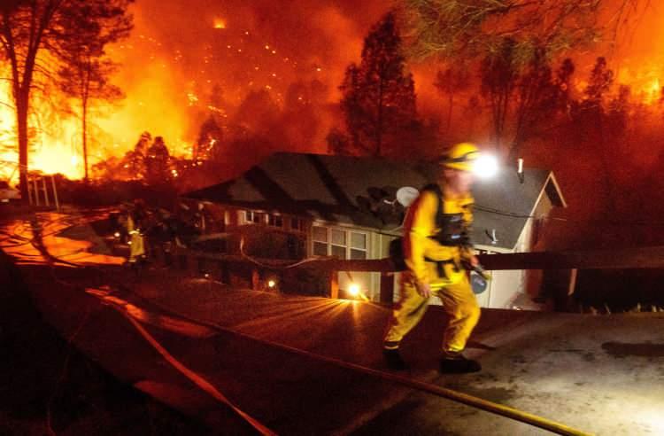<p>Eyaletteki büyük yangınlar henüz kontrol altına alınamazken, diğer eyaletlerden de yardım istendi. California’nın kuzeyinde, San Francisco’nun güneydoğusunda ve California’nın başkenti Sacramento’nun batısında devam eden yangınlar eyalet tarihindeki en büyük yangınlar olarak değerlendiriliyor.</p>
