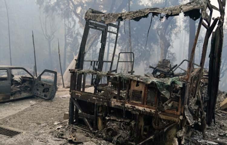 <p>California’nın kuzeyinde devam eden yangınlar nedeni ile yaklaşık 77 bin kişi tahliye edilirken, 163 bina küle döndü. Yangın 300 kilometrekarelik alanı etkisi altına alırken, şu ana kadar sadece yüzde 8’i kontrol altına alınabildi. Yaklaşık 20 bin yapı yangın nedeni ile tehlike altında bulunuyor.</p>
