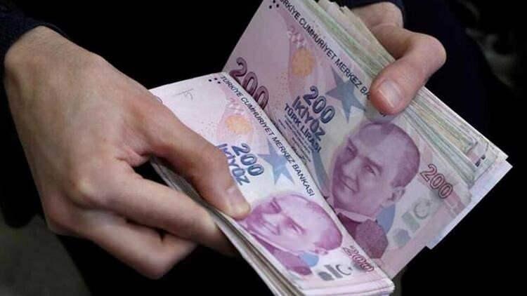 <p>Örneğin bir dairede 10 personel varsa belirlenecek gün sayısına göre beşerli gruplar halinde işe gelinebilecek. Dönüşümlü, vardiyalı çalışacak olanlar bu süre zarfında idari izinli sayılacak.</p>
<p> </p>