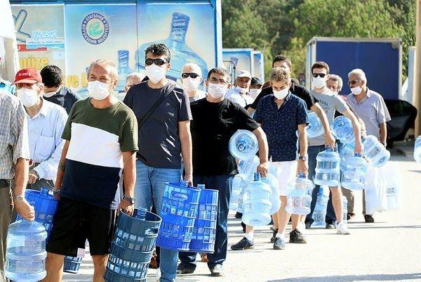 Vatandaşın bidon sırası belediyede istifayı getirdi!