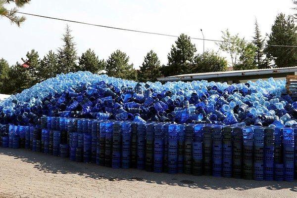 Vatandaşın bidon sırası belediyede istifayı getirdi!