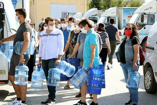 Vatandaşın bidon sırası belediyede istifayı getirdi!