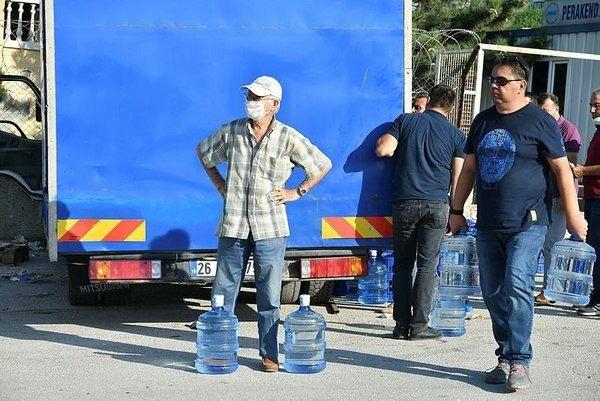 Vatandaşın bidon sırası belediyede istifayı getirdi!