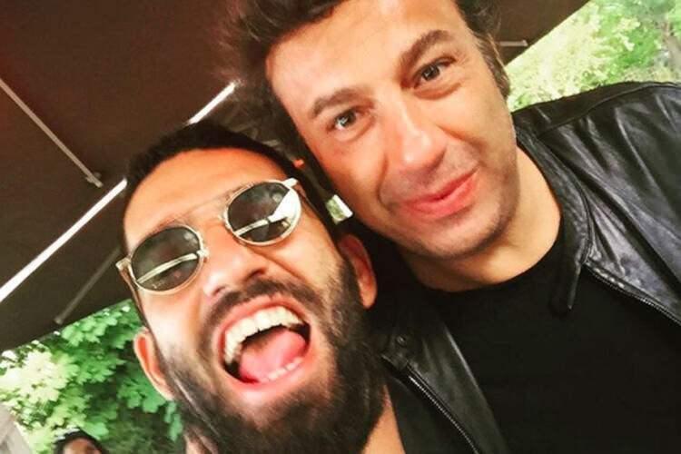 <p>EMRE VE AHMET BULUT DEVREDE </p>
<p>İki yıldızın transferinde Emre Belözoğlu ile menajer Ahmet Bulut'un yakından ilgilendiği belirtilirken, yıllık ücretler konusunda pazarlıkların sürdüğü kaydedildi.</p>