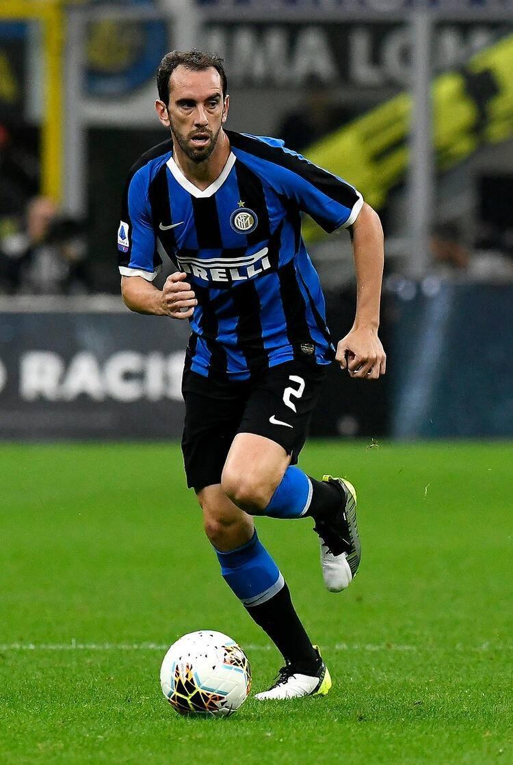 <p>MİLLİ TAKIMIN VAZGEÇİLMEZİ </p>

<p>Avrupa kariyerinde Villarreal, Atletico Madrid ve son olarak Inter formaları giyen Godin, Uruguay Milli Takımı'nın vazgeçilmezleri arasında yer alıyor.</p>

