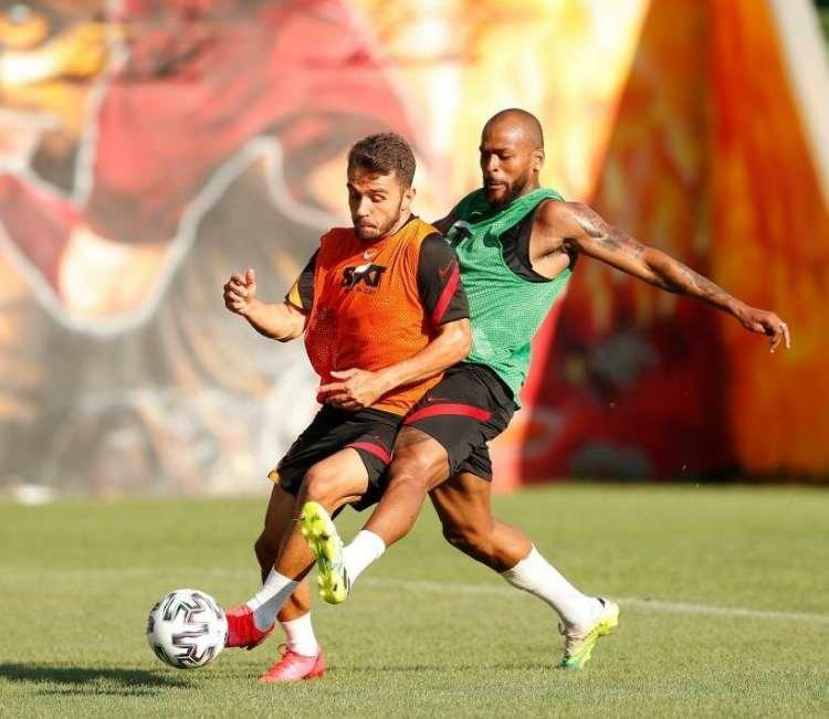 <p>EMRE KILINÇ</p>
<p>Onyekuru'yu aratmayacağını gösterdi. Hatta çok daha fazlasını sahaya koyacağını göstermeye çalışıyor. Tek kelimeyle Galatasaray'ın idmanlardaki en iyi oyuncusu...</p>