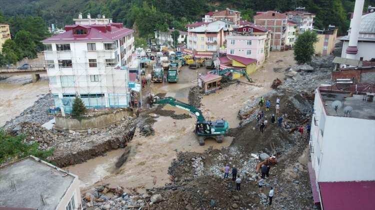 <p>Giresun'un Dereli il&ccedil;esindeki Akkaya Deresi &uuml;zerinde bulunan ve sel nedeniyle yıkılan k&ouml;pr&uuml;de &ccedil;alışmalar devam ediyor.&nbsp;</p>

<p>&nbsp;</p>
